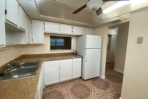 Condo in Margate, Florida, 2 bedrooms  № 1868672 - photo 1