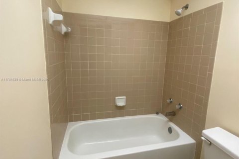 Condo in Margate, Florida, 2 bedrooms  № 1868672 - photo 15
