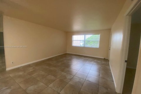 Condo in Margate, Florida, 2 bedrooms  № 1868672 - photo 4