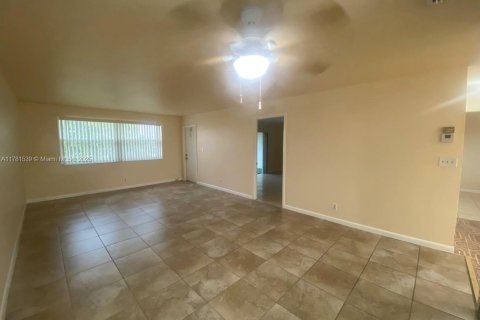 Condo in Margate, Florida, 2 bedrooms  № 1868672 - photo 5