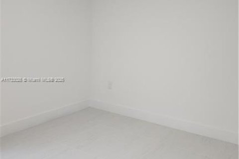House in Lehigh Acres, Florida 3 bedrooms, 155.8 sq.m. № 1741532 - photo 17