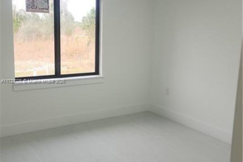 House in Lehigh Acres, Florida 3 bedrooms, 155.8 sq.m. № 1741532 - photo 13