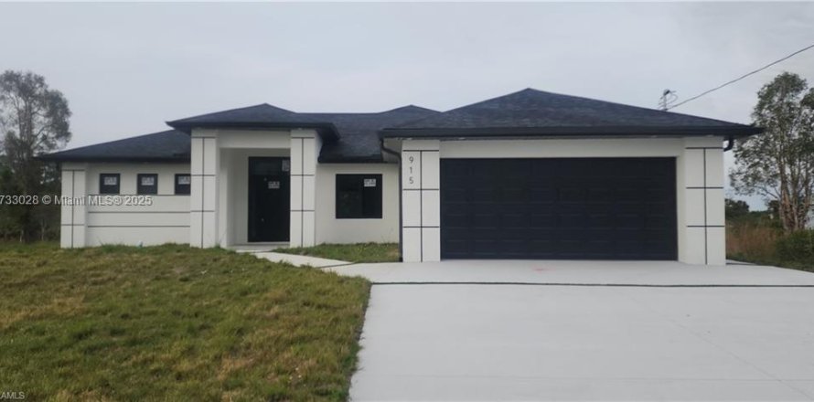 House in Lehigh Acres, Florida 3 bedrooms, 155.8 sq.m. № 1741532