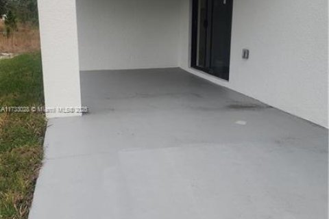 House in Lehigh Acres, Florida 3 bedrooms, 155.8 sq.m. № 1741532 - photo 21