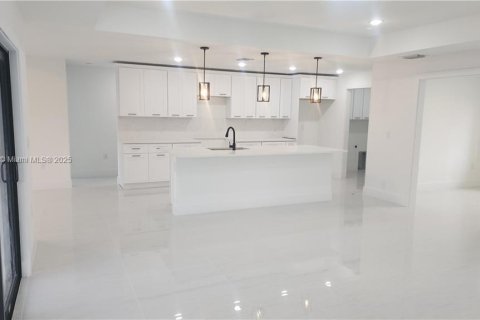 House in Lehigh Acres, Florida 3 bedrooms, 155.8 sq.m. № 1741532 - photo 5