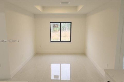 House in Lehigh Acres, Florida 3 bedrooms, 155.8 sq.m. № 1741532 - photo 6