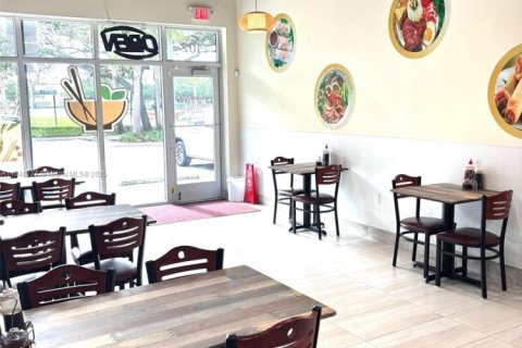 Propiedad comercial en venta en Pembroke Pines, Florida № 1843991 - foto 9