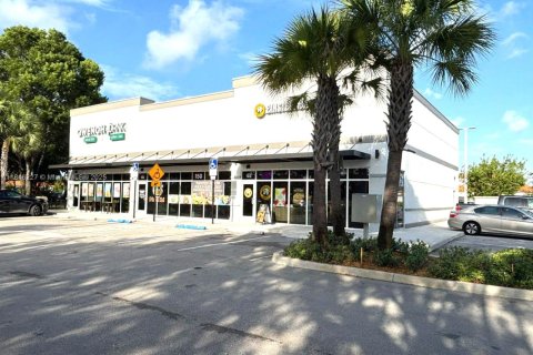 Propiedad comercial en venta en Pembroke Pines, Florida № 1843991 - foto 1