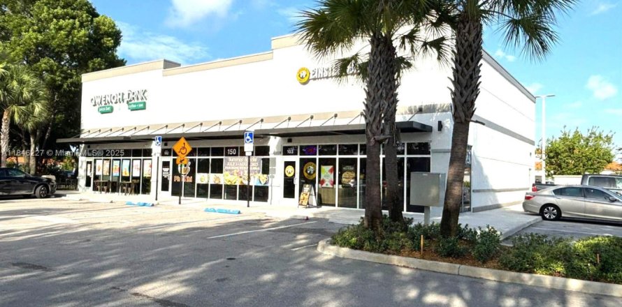 Propiedad comercial en Pembroke Pines, Florida № 1843991