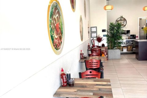 Propiedad comercial en venta en Pembroke Pines, Florida № 1843991 - foto 6