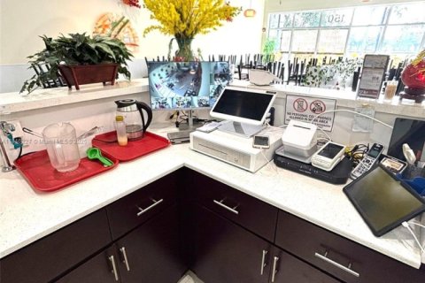 Propiedad comercial en venta en Pembroke Pines, Florida № 1843991 - foto 12