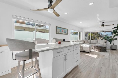 House in Madeira Beach, Florida 2 bedrooms, 83.24 sq.m. № 1902656 - photo 15