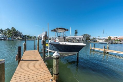 House in Madeira Beach, Florida 2 bedrooms, 83.24 sq.m. № 1902656 - photo 3