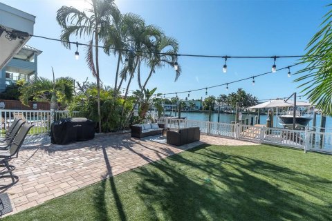 House in Madeira Beach, Florida 2 bedrooms, 83.24 sq.m. № 1902656 - photo 8