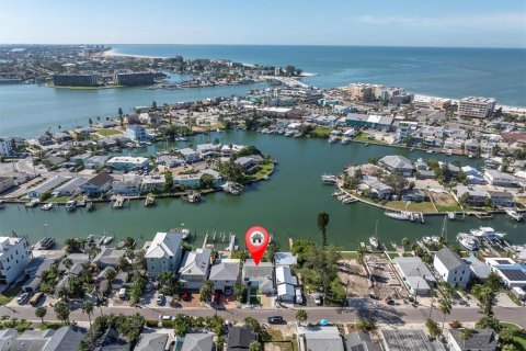 House in Madeira Beach, Florida 2 bedrooms, 83.24 sq.m. № 1902656 - photo 5