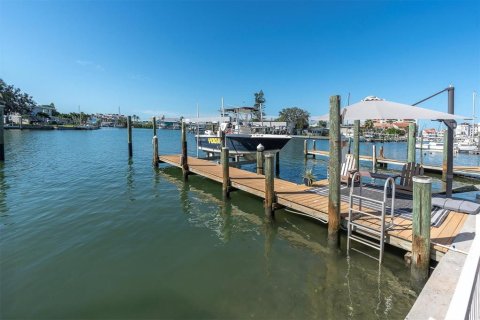 House in Madeira Beach, Florida 2 bedrooms, 83.24 sq.m. № 1902656 - photo 4