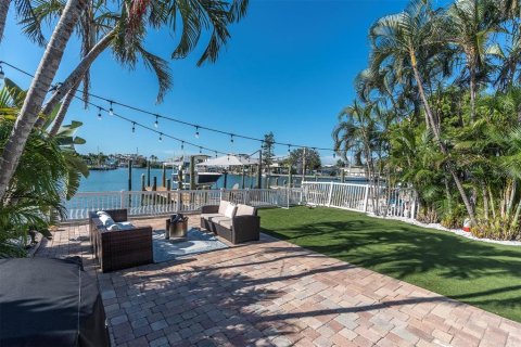 House in Madeira Beach, Florida 2 bedrooms, 83.24 sq.m. № 1902656 - photo 6