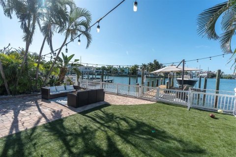 House in Madeira Beach, Florida 2 bedrooms, 83.24 sq.m. № 1902656 - photo 28