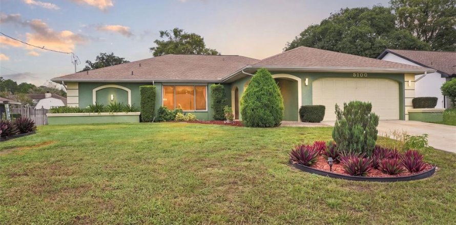 Villa ou maison à Spring Hill, Floride 3 chambres, 178 m2 № 2400040