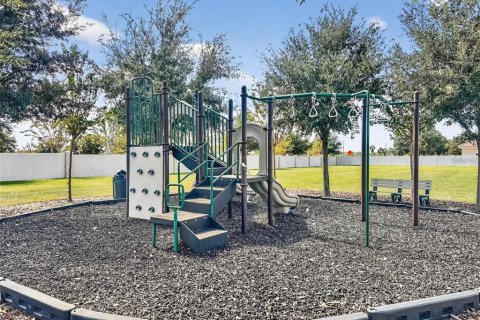 House in Davenport, Florida 4 bedrooms, 240.06 sq.m. № 2124657 - photo 3