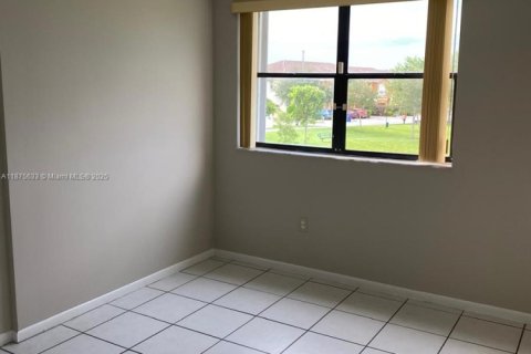 Appartement à louer à Miami, Floride: 2 chambres, 89 m2 № 1926472 - photo 13