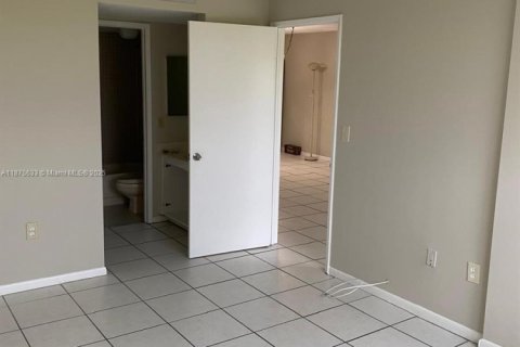 Appartement à louer à Miami, Floride: 2 chambres, 89 m2 № 1926472 - photo 14