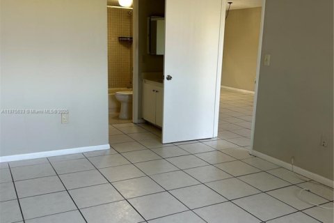 Appartement à louer à Miami, Floride: 2 chambres, 89 m2 № 1926472 - photo 10