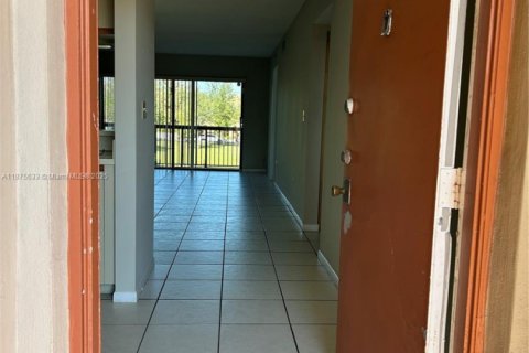 Appartement à louer à Miami, Floride: 2 chambres, 89 m2 № 1926472 - photo 2