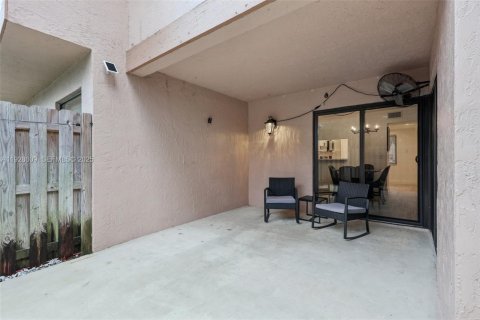 Townhouse in Cooper City, Florida 3 bedrooms, 129.32 sq.m. № 1986964 - photo 27