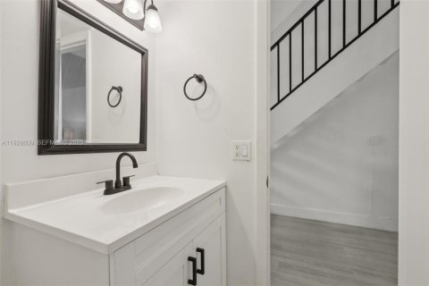 Townhouse in Cooper City, Florida 3 bedrooms, 129.32 sq.m. № 1986964 - photo 16