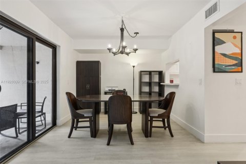 Townhouse in Cooper City, Florida 3 bedrooms, 129.32 sq.m. № 1986964 - photo 9