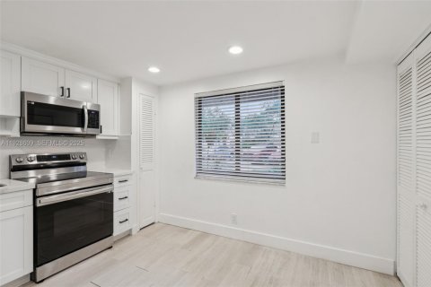 Townhouse in Cooper City, Florida 3 bedrooms, 129.32 sq.m. № 1986964 - photo 14