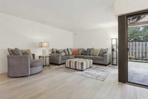 Townhouse in Cooper City, Florida 3 bedrooms, 129.32 sq.m. № 1986964 - photo 5