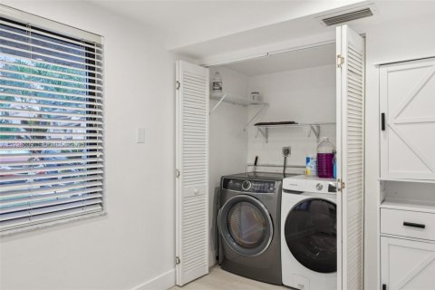 Townhouse in Cooper City, Florida 3 bedrooms, 129.32 sq.m. № 1986964 - photo 17