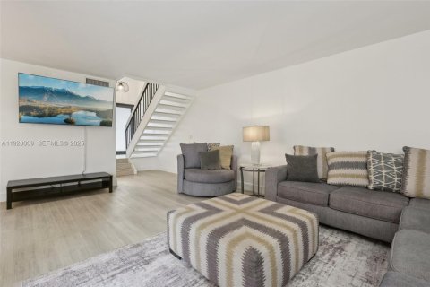 Townhouse in Cooper City, Florida 3 bedrooms, 129.32 sq.m. № 1986964 - photo 7