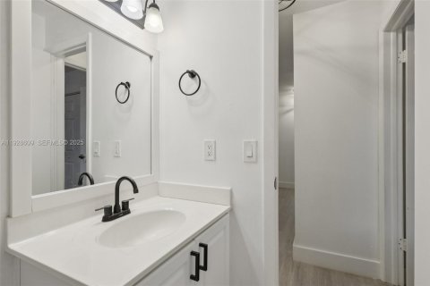 Townhouse in Cooper City, Florida 3 bedrooms, 129.32 sq.m. № 1986964 - photo 22