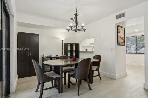 Townhouse in Cooper City, Florida 3 bedrooms, 129.32 sq.m. № 1986964 - photo 8