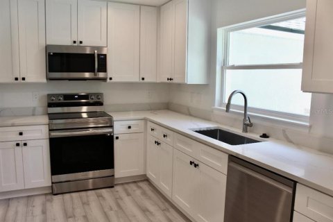 House in Orange City, Florida 3 bedrooms, 150.13 sq.m. № 1558411 - photo 4