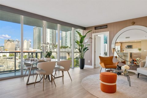 Condominio en alquiler en Miami, Florida, 2 dormitorios, 143.07 m2 № 2013656 - foto 2