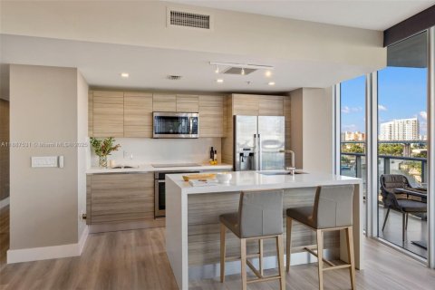 Condominio en alquiler en Miami, Florida, 2 dormitorios, 143.07 m2 № 2013656 - foto 7