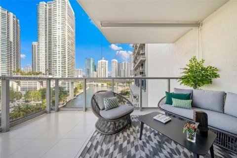 Condominio en alquiler en Miami, Florida, 2 dormitorios, 143.07 m2 № 2013656 - foto 20
