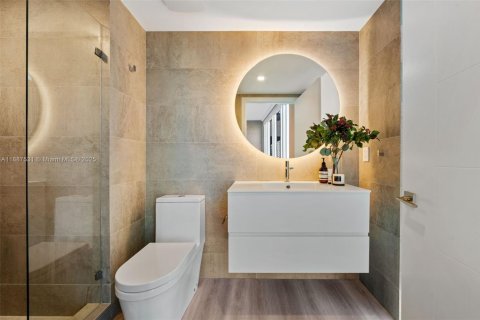 Condominio en alquiler en Miami, Florida, 2 dormitorios, 143.07 m2 № 2013656 - foto 16