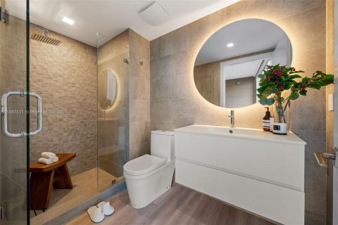 Condominio en alquiler en Miami, Florida, 2 dormitorios, 143.07 m2 № 2013656 - foto 15