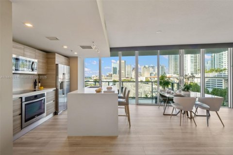 Condominio en alquiler en Miami, Florida, 2 dormitorios, 143.07 m2 № 2013656 - foto 8