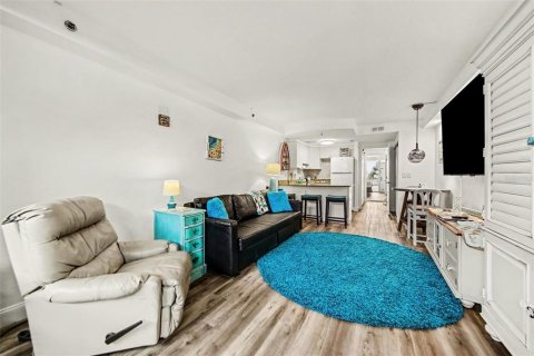 Condo in Daytona Beach, Florida, 1 bedroom № 2211321 - photo 4