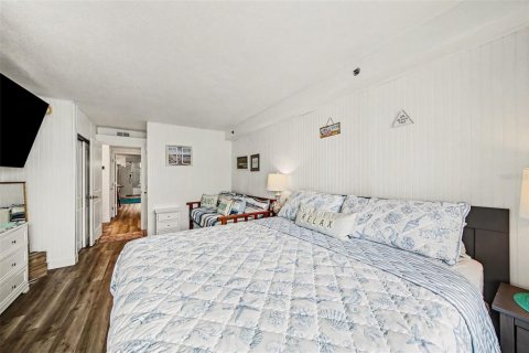 Condo in Daytona Beach, Florida, 1 bedroom № 2211321 - photo 6