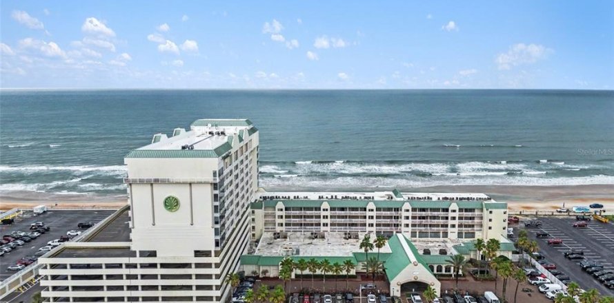 Condo in Daytona Beach, Florida, 1 bedroom № 2211321