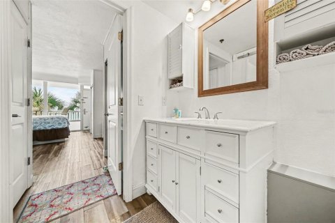 Condo in Daytona Beach, Florida, 1 bedroom № 2211321 - photo 19