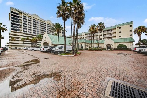 Condo in Daytona Beach, Florida, 1 bedroom № 2211321 - photo 24
