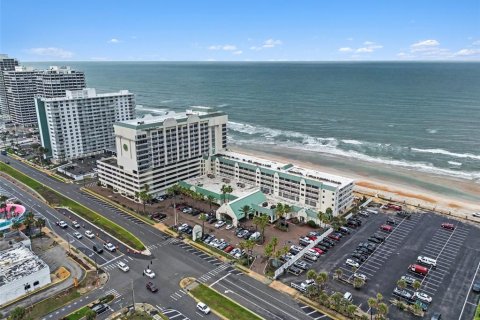 Condo in Daytona Beach, Florida, 1 bedroom № 2211321 - photo 22